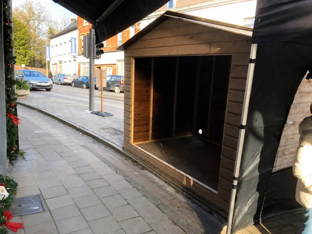 Holz-Chalet mat oppener Front 3×2 m